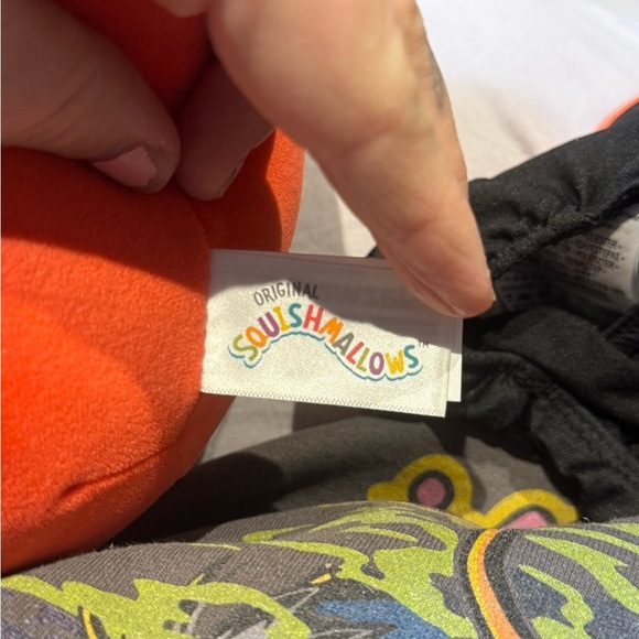 Squishmallows Strawberry - Picture 3 of 3